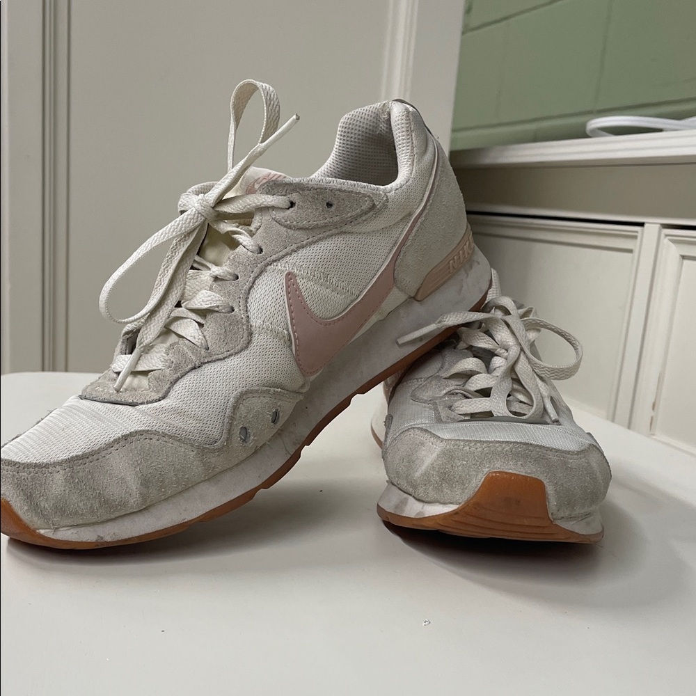 Nike White and Light Pink Running Shoes